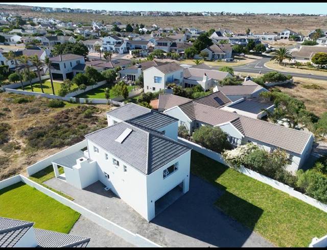 4 BEDROOM HOUSE FOR SALE IN COUNTRY CLUB